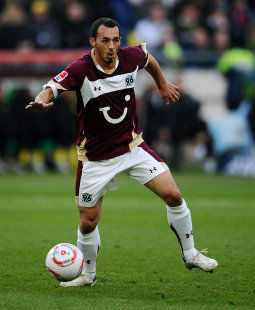 Sergio Pinto mit Übersicht am Ball /?proxy=REDAKTION/News/2011-2012/Personen/Pinto2_255x310.jpg