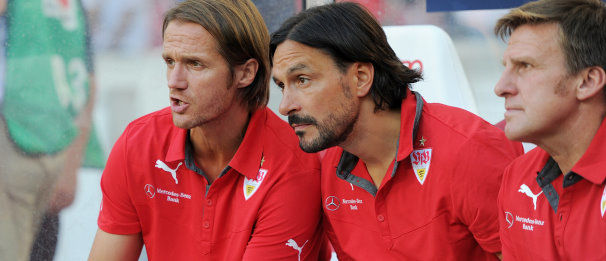 Das Trainertrio des VfB: Thomas Schneider, Tomislav Maric und Alfons Higl /?proxy=REDAKTION/News/2013-2014/Schneider_Maric_Higl_ServusTV_606x261.jpg