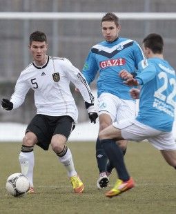 /?proxy=REDAKTION/Saison/Laenderspiele/Yalcin_DFBU19_255x310.jpg