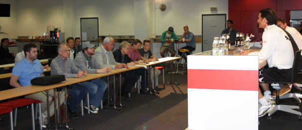 /?proxy=REDAKTION/News/2012-2013/Profis/PK_vor_VfB-Freiburg_Pokal_606x261.jpg
