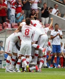Torjubel der Jungen Wilden nach dem 1:0. /?proxy=REDAKTION/Saison/VfB_II/2012-2013/20120804_vfbII-ksc_255x310.jpg