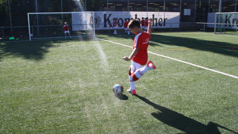 /?proxy=REDAKTION/Verein/Fussballschule/Galerien/Galerien_2012/Foerdertraining_Spezial_Torschuss/Fussballschule_Torschuss_464x261_b.jpg