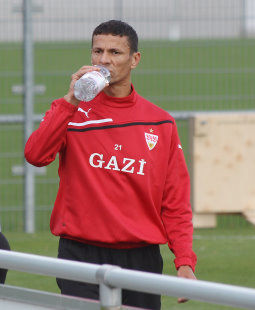 Erfrischung für Boulahrouz /?proxy=REDAKTION/News/2011-2012/News/Training100811_2_255x310.jpg