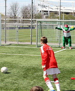 /?proxy=REDAKTION/Verein/Fussballschule/Angebote/Camps/Fritzlecamp2012_1_255x310.jpg