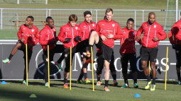 /?proxy=REDAKTION/News/2013-2014/Trainingsbild_vor_VfB-Berlin_1314_255x143.jpg