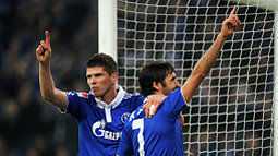 S04-Weltstars unter sich: Huntelaar und Raul /?proxy=REDAKTION/News/2011-2012/News/Raul_Huntelaar_255x143.jpg
