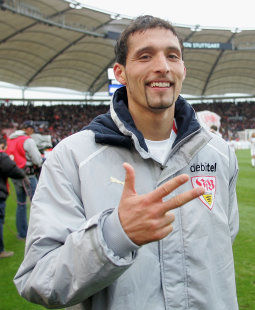 /?proxy=REDAKTION/News/2011-2012/Personen/Kuranyi_vor_Schalke_1_255x310.jpg
