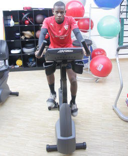 Ibrahima Traoré während einer Trainingseinheit /?proxy=REDAKTION/News/2013-2014/Traore_Reha_255d.jpg