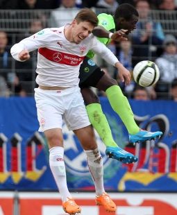 Milos Degenek im Zweikampf mit Lhadji Badiane. /?proxy=REDAKTION/Saison/VfB_II/2013-2014/2014_vfbII-kickers255.jpg