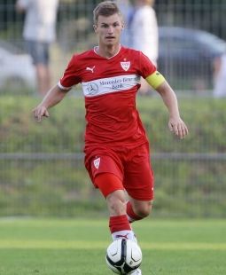 Thomas Geyer war im letzten Saisonspiel Kapitän. /?proxy=REDAKTION/Saison/VfB_II/2013-2014/Geyer_Kapitaen_255.jpg