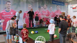 /?proxy=REDAKTION/News/2012-2013/mercedes_benz_bank_opening_255x143.jpg