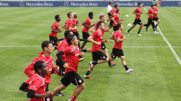 Sprints über den Trainingsplatz /?proxy=REDAKTION/News/2011-2012/News/Training160811_3_255x143.jpg