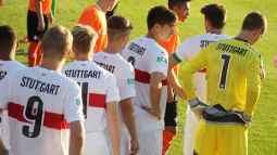 /?proxy=REDAKTION/Saison/Jugend/U19/2015-2016/U19-vor-dem-Einlauf-255x143.jpg