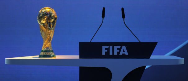 Die Auslosung der FIFA WM stieg diesmal im brasilianischen Costa do Sauipe. /?proxy=REDAKTION/News/2013-2014/WM-Pokal_Fifa_606x261.jpg