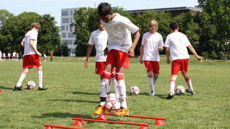 /?proxy=REDAKTION/Verein/Fussballschule/News/2011/kickenlesen-Camp_02_464x261.jpg