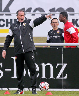 /?proxy=REDAKTION/News/2014-2015/PK_vor_Leverkusen-VfB_1415_255x310.jpg
