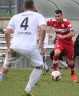 Markus Obernosterer gegen Timo Wenzel. /?proxy=REDAKTION/News/2014-2015/14_15_VfB_II_Elversberg_255.jpg