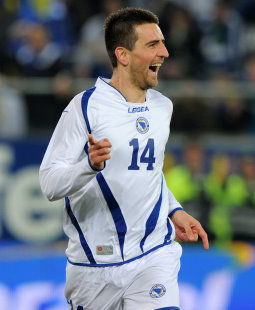 Vedad Ibisevic ist bei der WM dabei... /?proxy=REDAKTION/Saison/Laenderspiele/Ibisevic_Bosnien_255x310.jpg