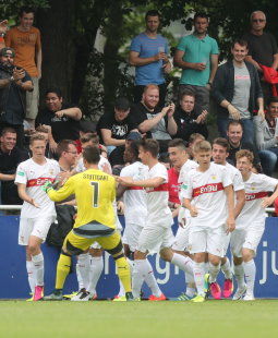 Kollektiver Jubel bei der U17 des VfB /?proxy=REDAKTION/News/2015-2016/20160605-VfBU17-FC-Bayern-Muenchen-U17-255x310.jpg