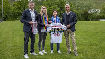 VfB Präsident Claus Vogt, Vereinsmanagerin Lisa Lang, Abteilungsleiterin Oriana D'Aleo, VfB Präsidiumsmitglied Rainer Adrion