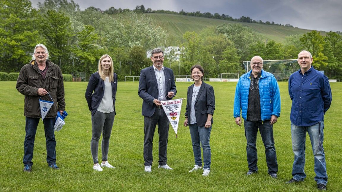 Stefan Tröscher (erster Vorsitzender VfB Obertürkheim), Lisa Lang (Teammanagerin VfB Stuttgart AG), Claus Vogt (Präsident VfB Stuttgart e.V.), Oriana D´Aleo (Abteilungsleiterin Frauenfußball), Martin Dietz (stellv. Abteilungsleiter Frauenfußball), Ralph Munz (Spielleiter)