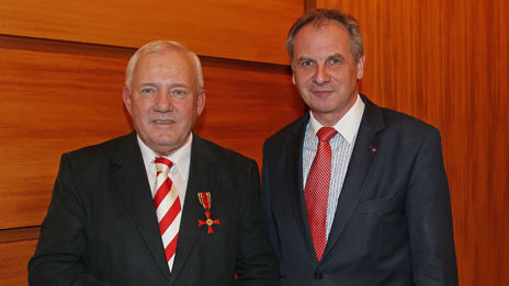 Bundesverdienstkreuz am Bande