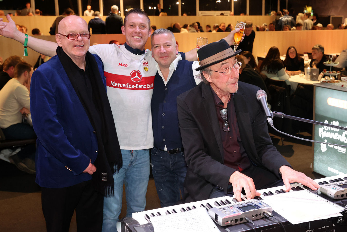 Dietmar Penkwitt (l.) und Manfred Hirschbach (r.) mit Freunden. (Foto: Wolfgang List)