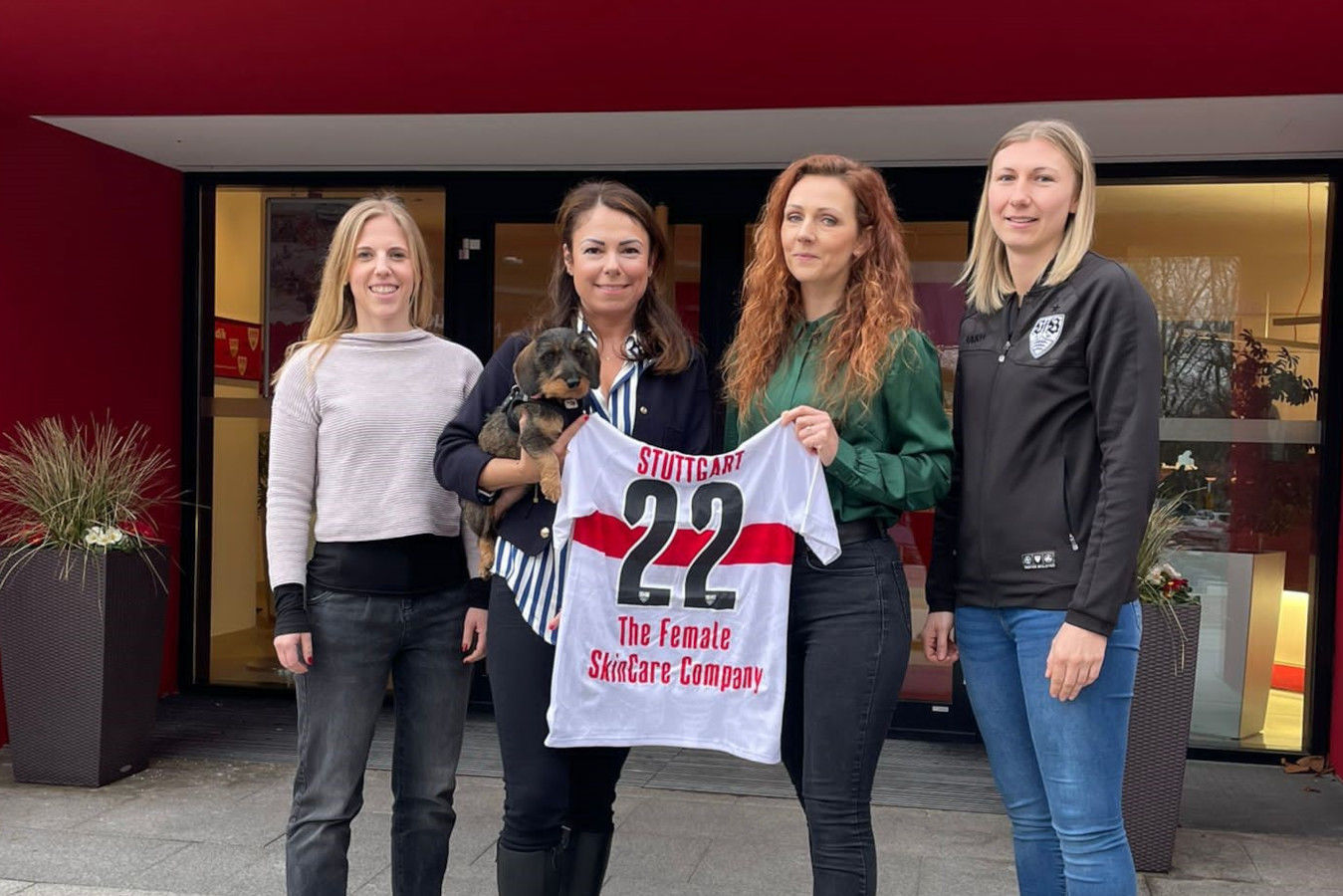 Manuela Sodan und Kirsten Franz (The Female Skincare Company) mit Vanessa Freier (l.) und Lisa Lang (r.).