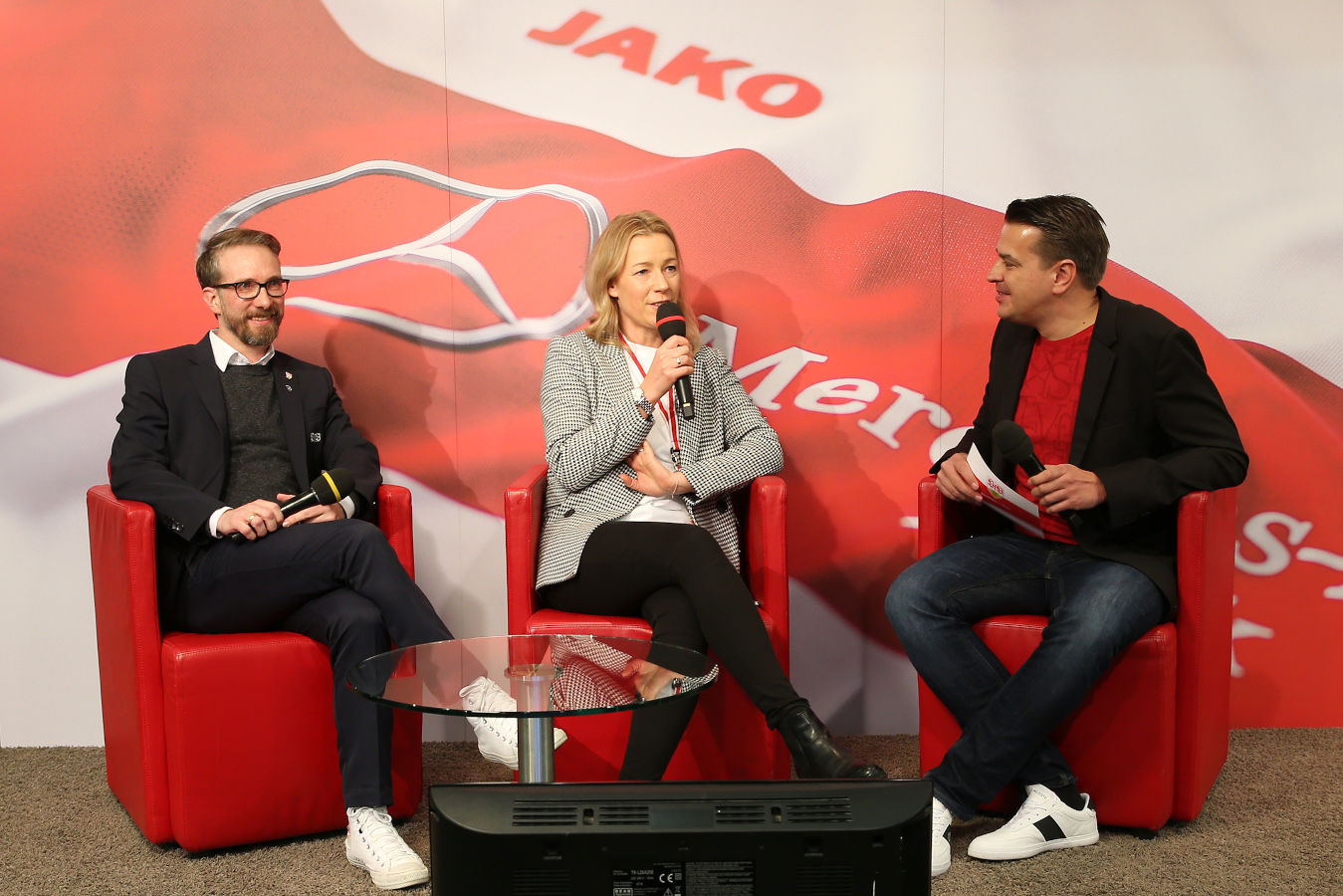 Prof. André Bühler und Yvonne Kosian-Räker (VfB Stuttgart Akademie) zu Gast im Sportstudio. (Foto: Wolfgang List)