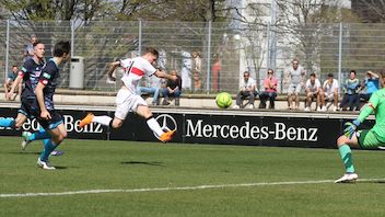 Kevin Grimm trifft mit einem satten Schuss zum 1:0