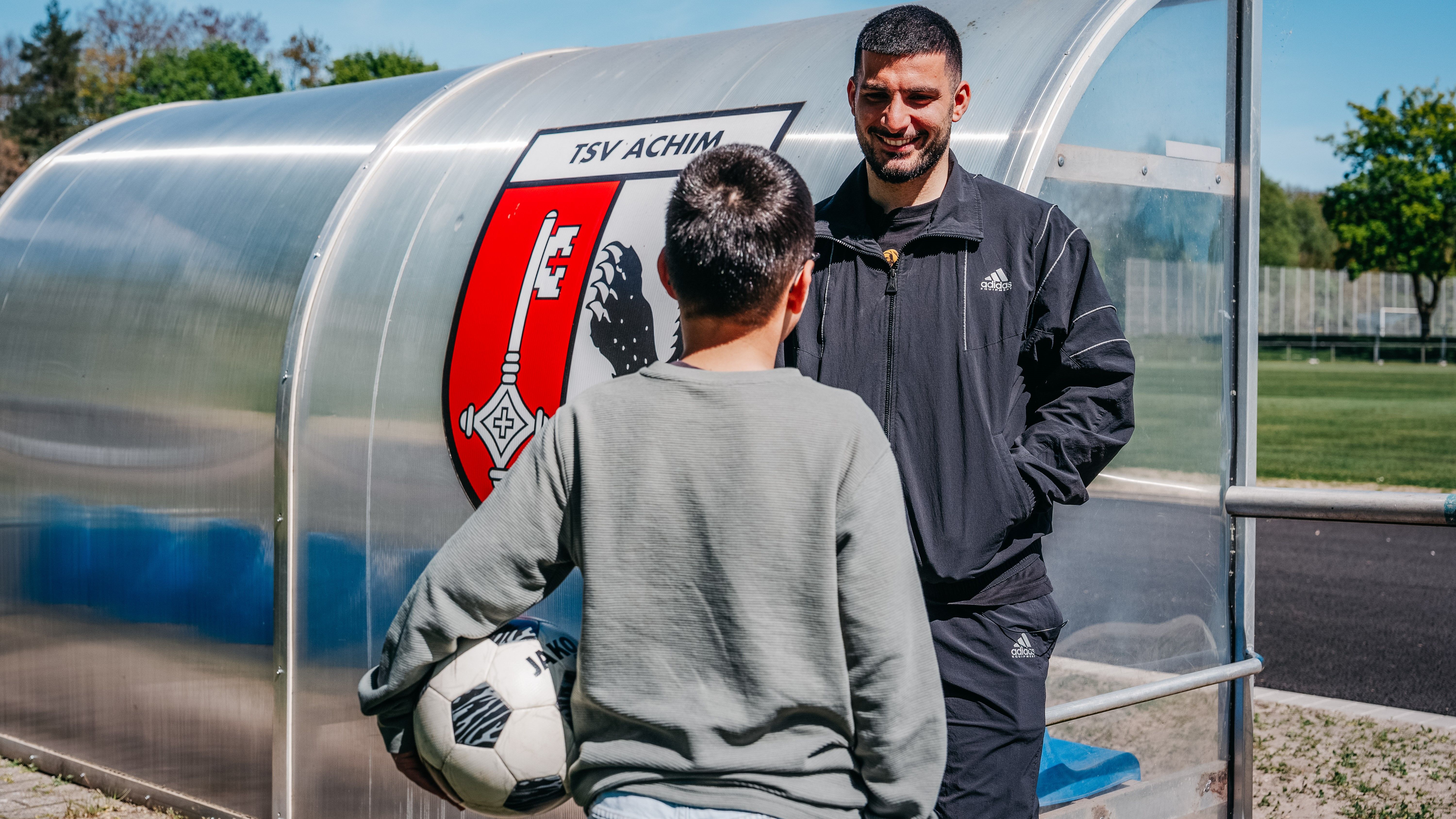 Deniz Undav besucht seinen Heimatverein