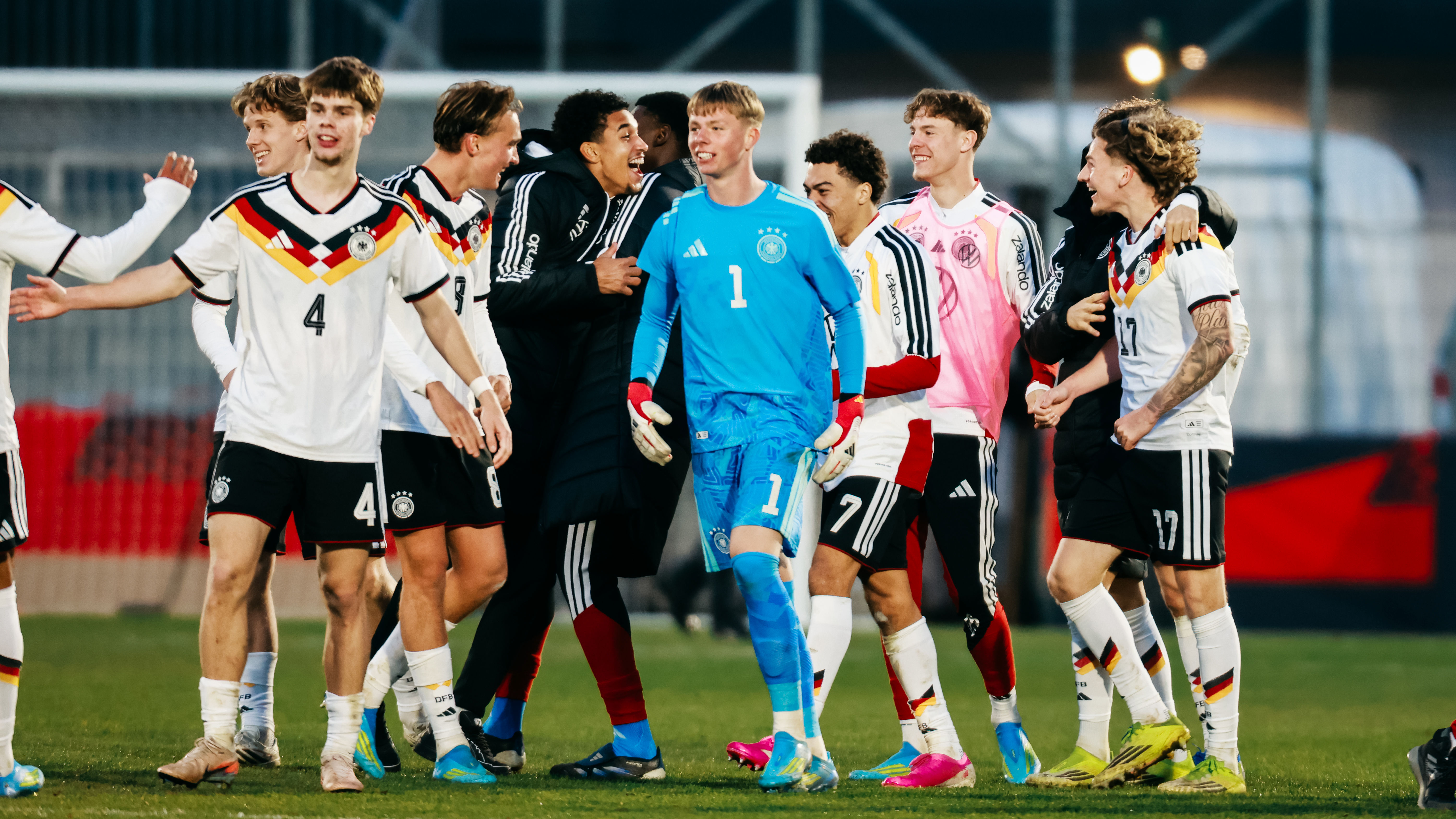 Zwei Talente lösen das EM-Ticket