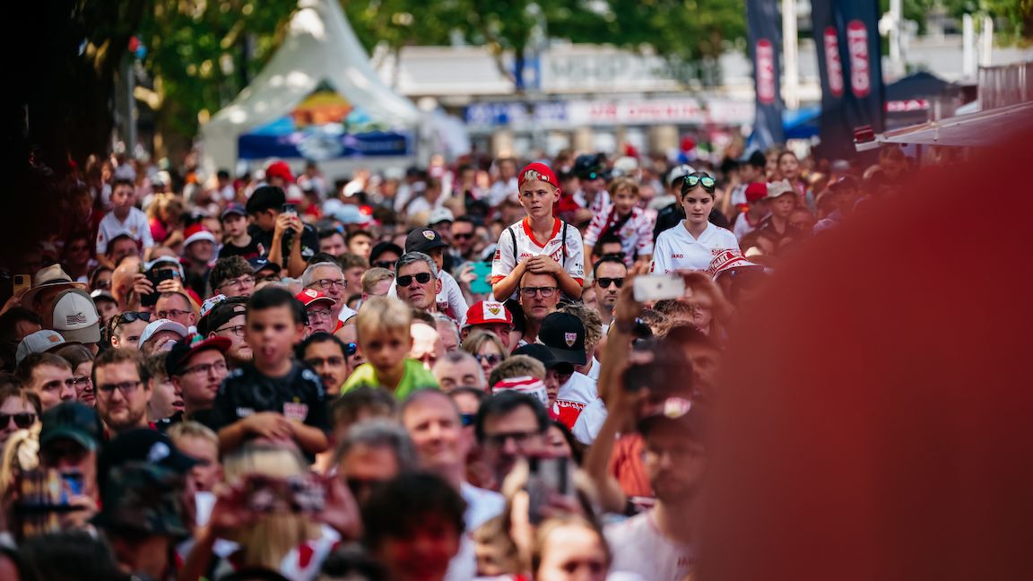 Weit über 50.000 Fans beim Opening