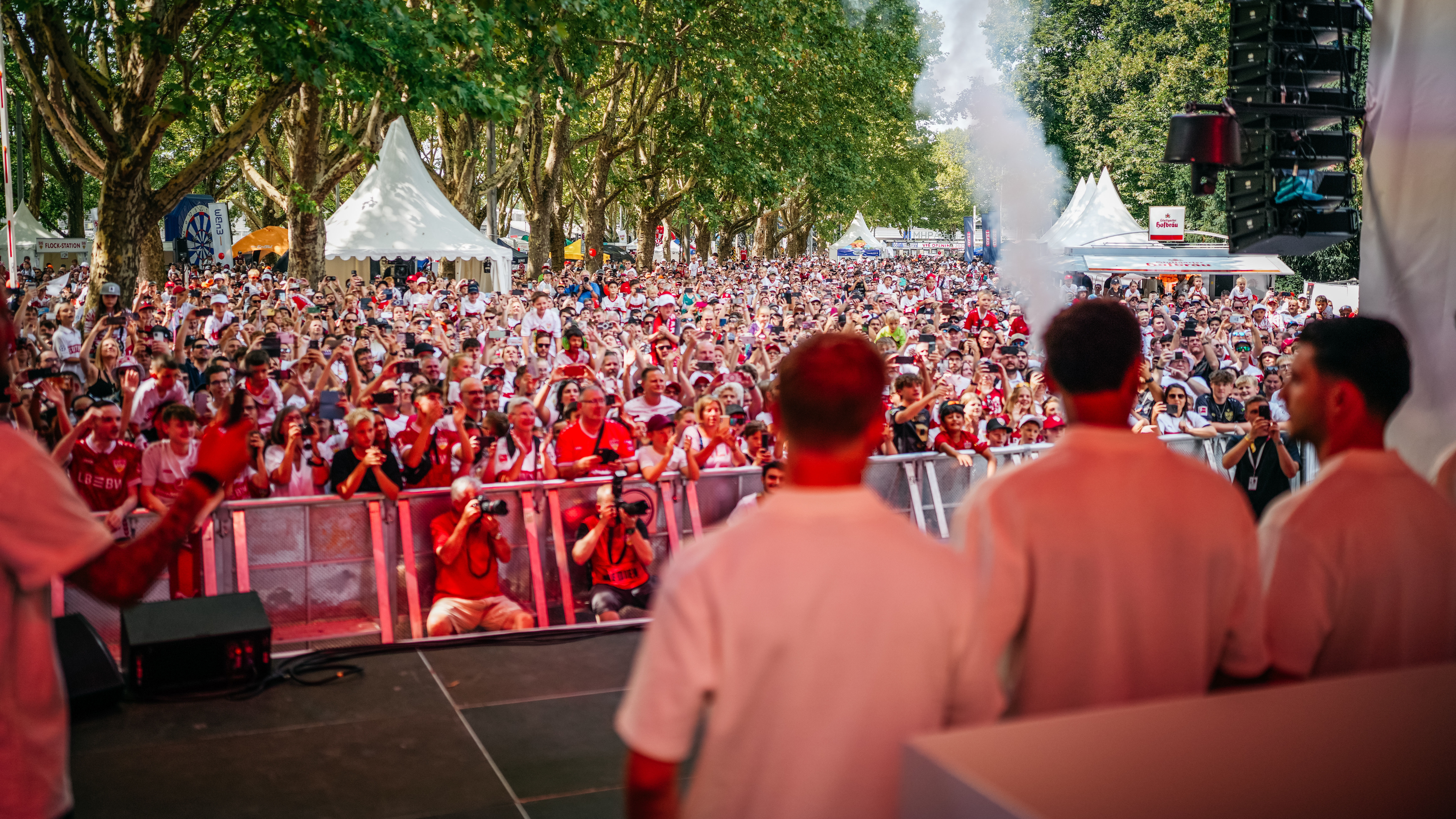 Weit über 50.000 Fans beim Opening