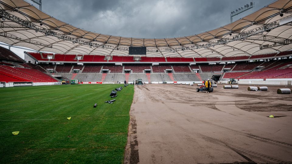 Erstmals Hybridrasen in der MHP Arena