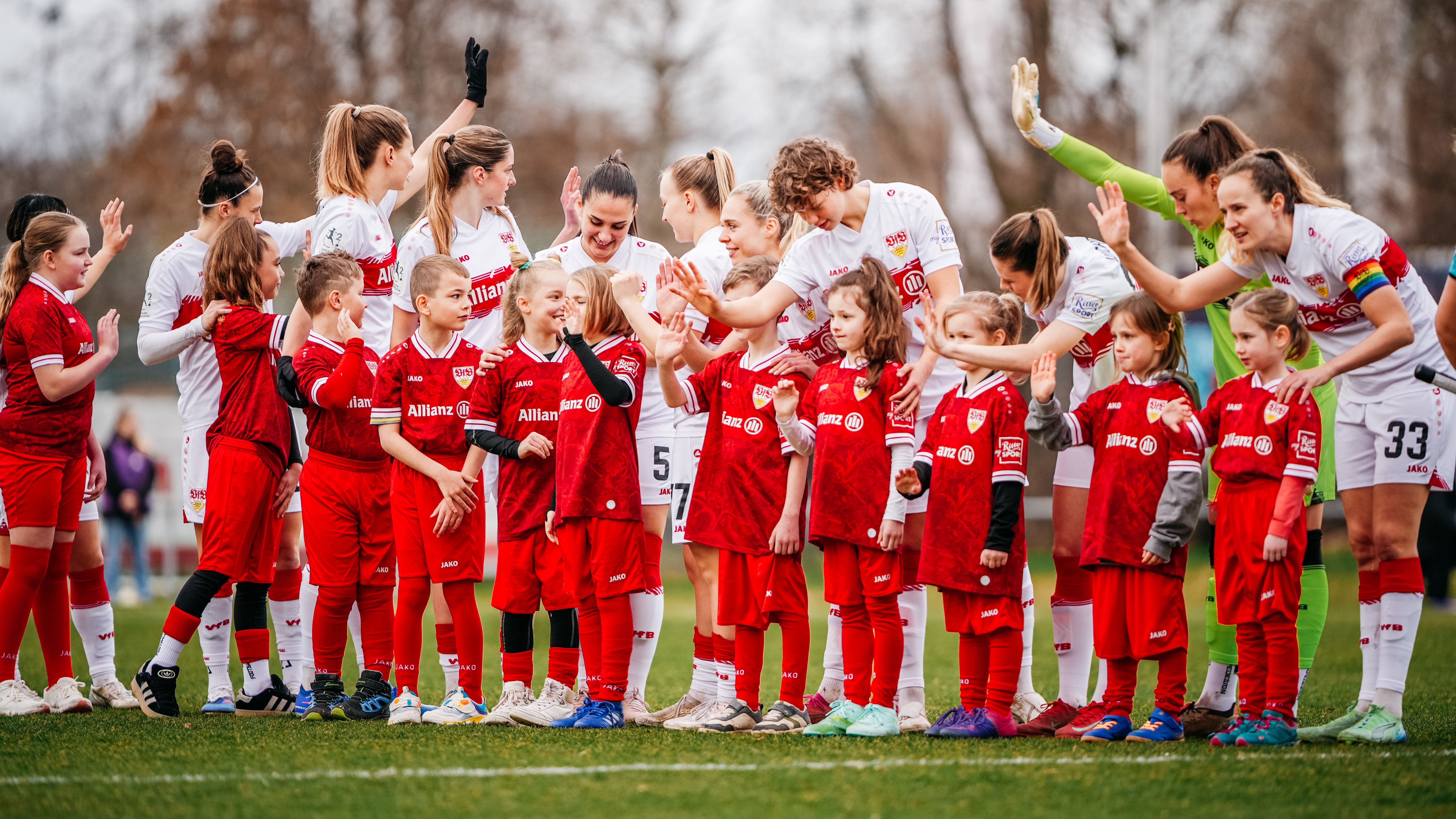 Gemeinsame Aktion: Frauen und Mädchen im Fußball
