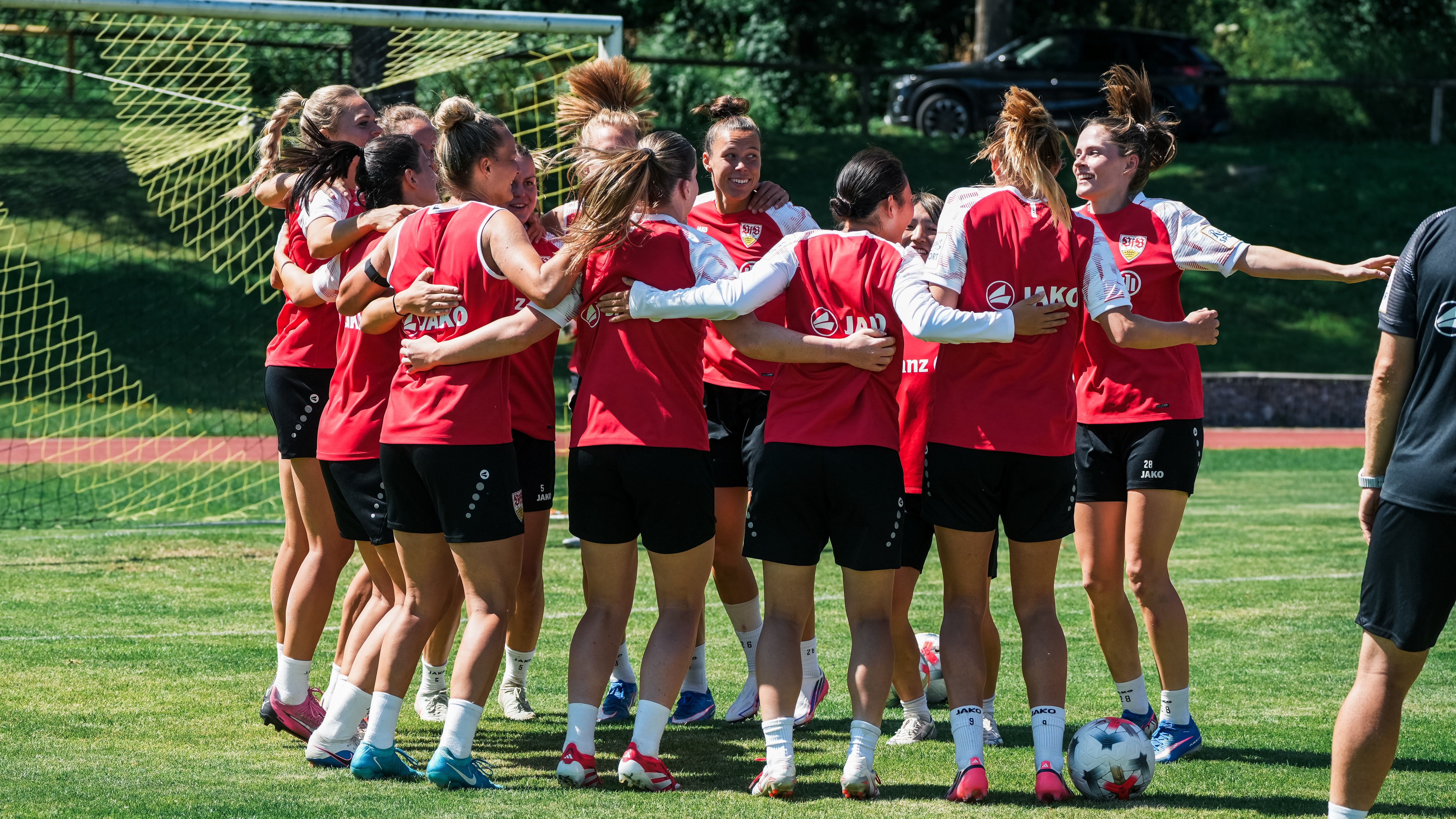 Unterstützt die VfB Frauen mit einer Dauerkarte 