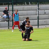 Philipp Walter jubelt über sein Tor.