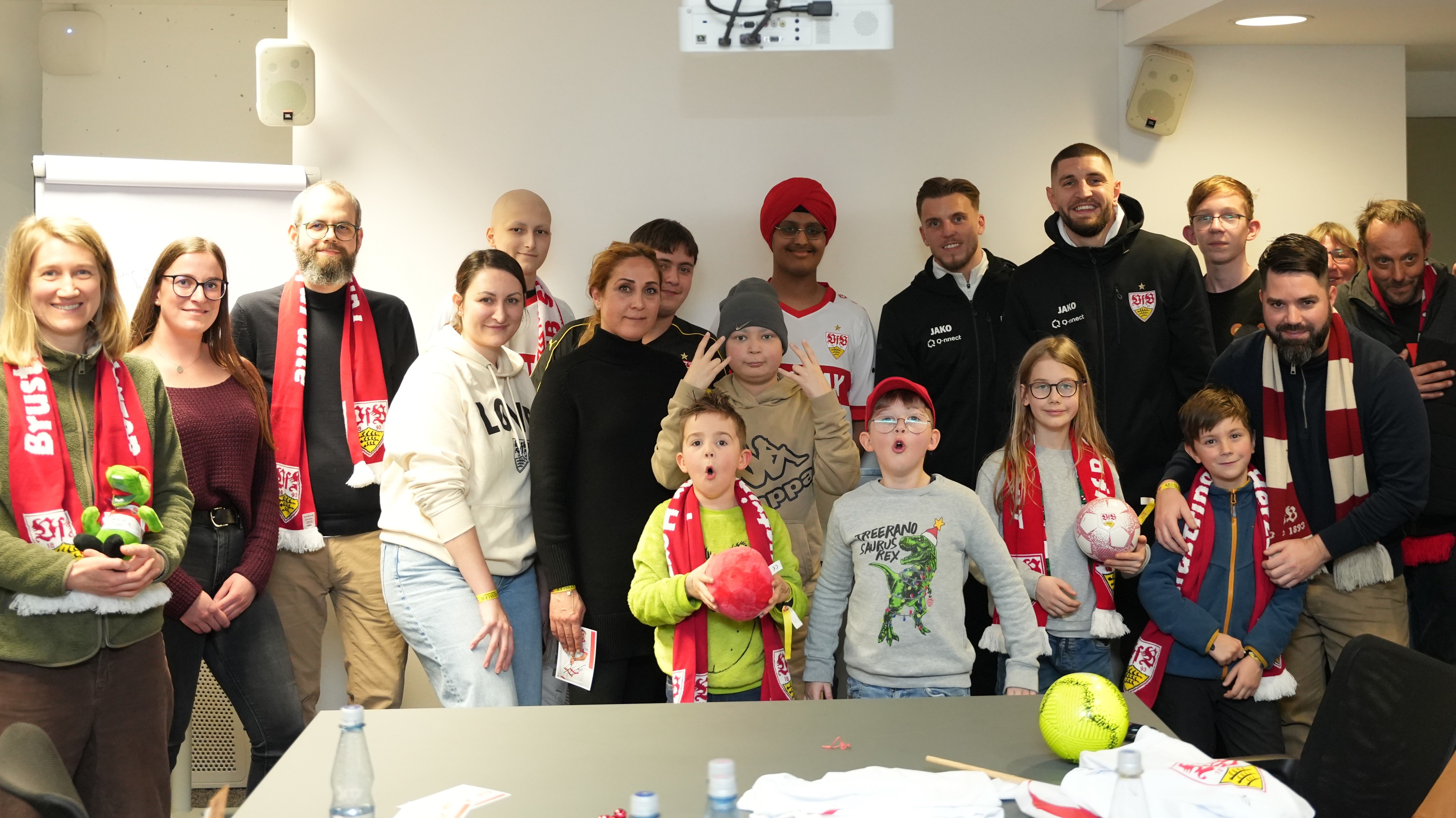 Weihnachtsfreude mit Herz: Aktionen der VfB-Stiftung