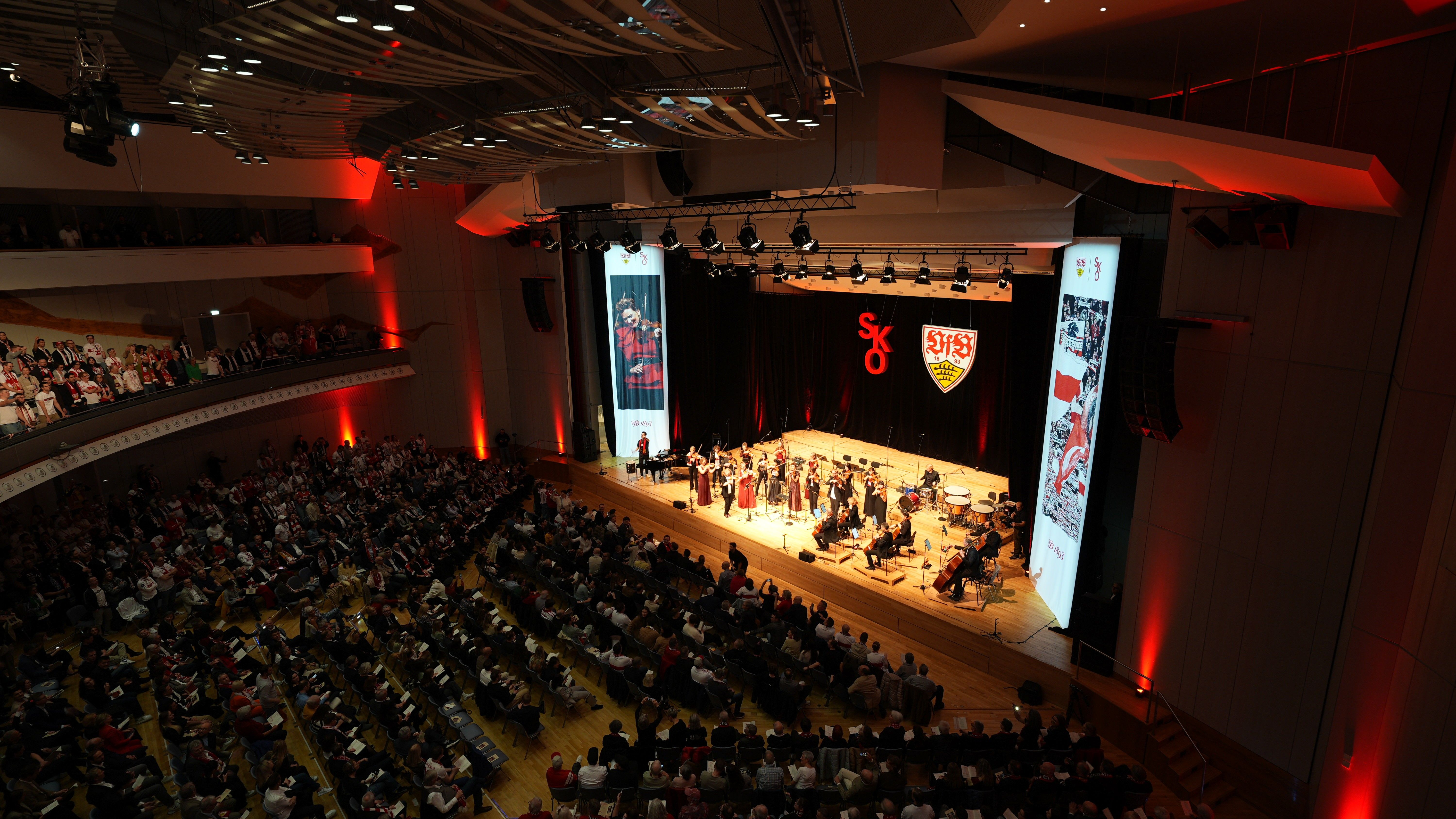 Wenn Stadiongesänge auf Streicher treffen
