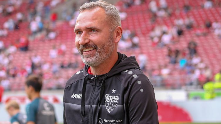 | Tim Walter vor VfB Wehen Wiesbaden