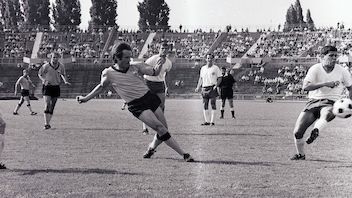 Gilbert Gress erzielte das letzte Tor der Saison 1966/1967 beim 1:0-Sieg über Rot-Weiss Essen.