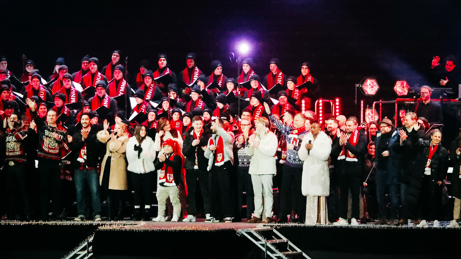 Dezember: Weihnachtskonzert in der MHP Arena
