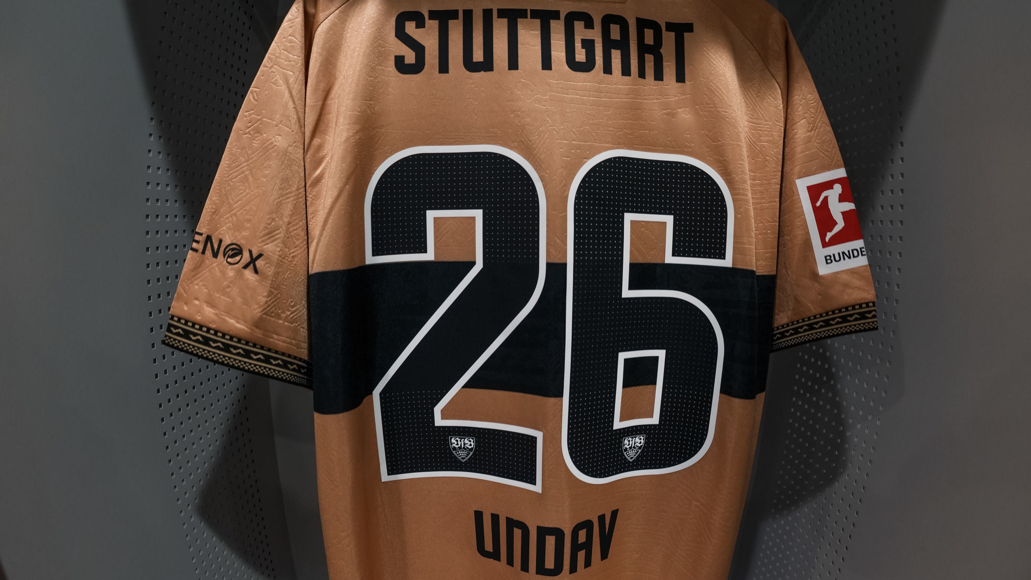 Aufstellung: In Gold und mit Kapitän Deniz Undav