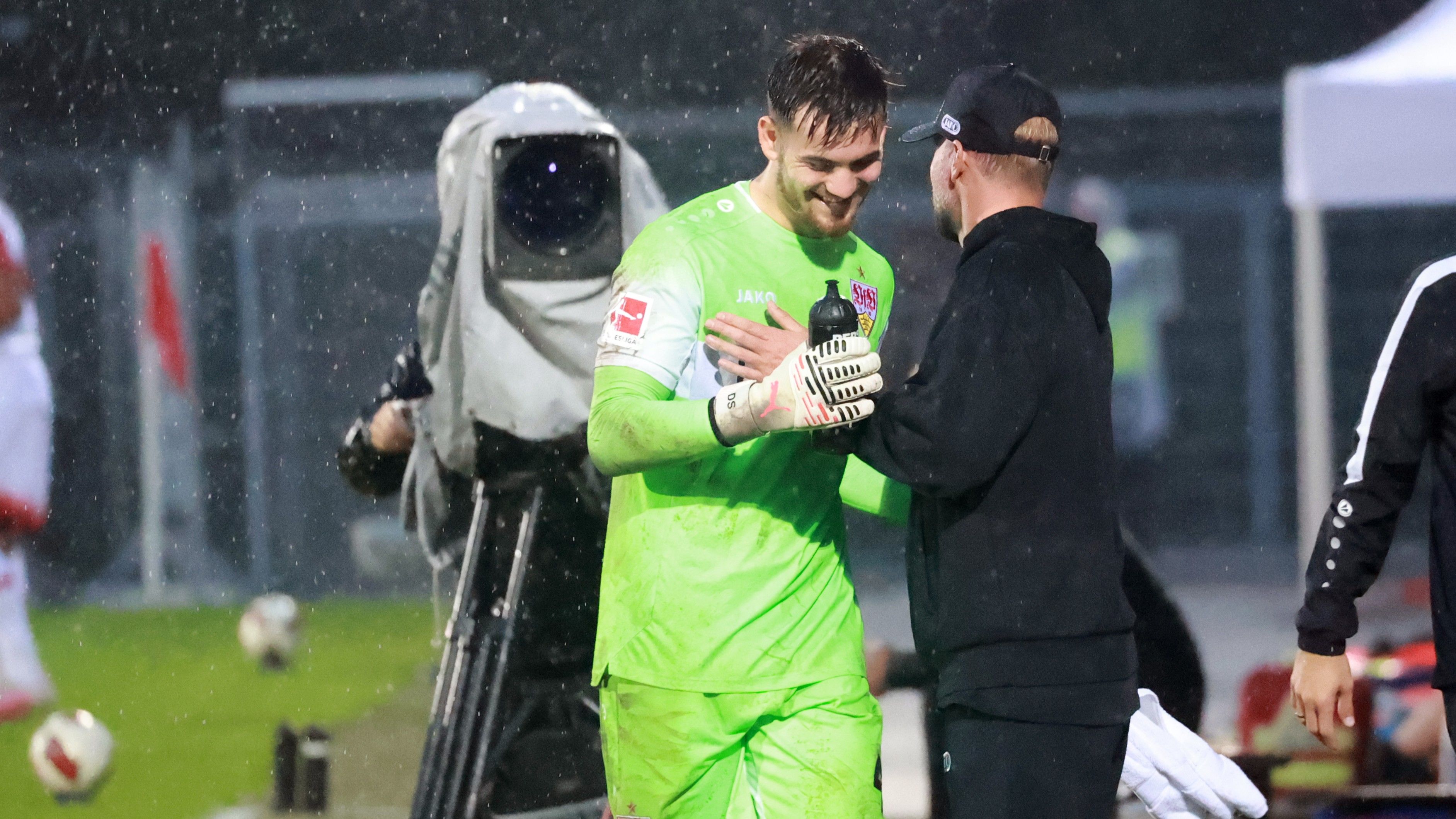 Dennis Seimen beginnt im Tor