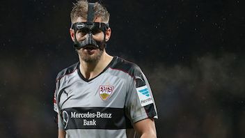 Lief nach seiner Nasen-OP mit Maske auf: Simon Terodde