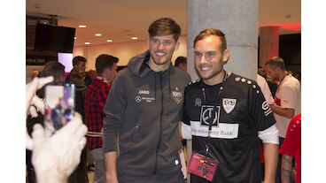 Vfb Stuttgart Kabinenfest Und Trainingsstart Vor Dem Spiel In Osnabruck