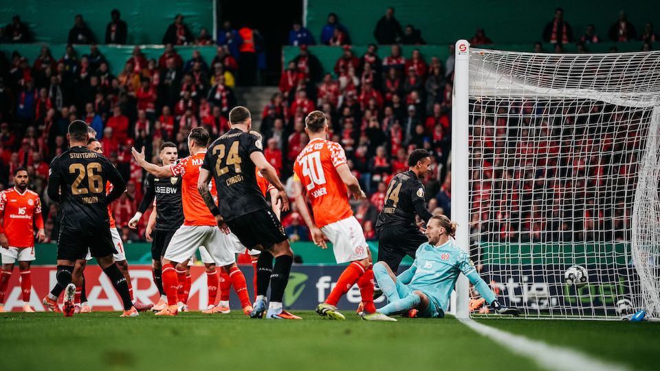 VfB book place in last 16