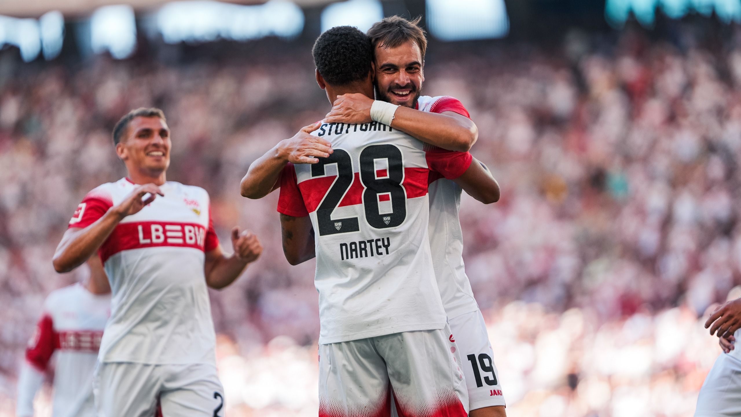 Testspiel-Sieg vor 43.000 Fans