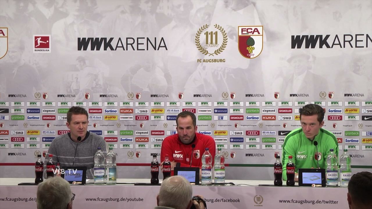 Der FC Augsburg vor dem Spiel in der Mercedes-Benz Arena